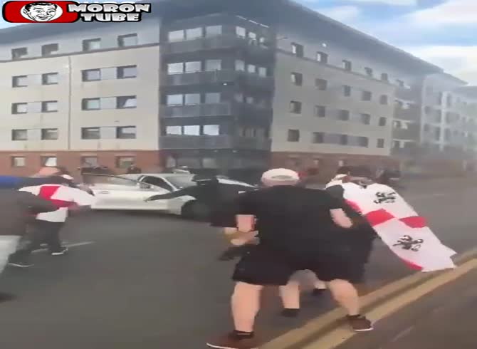 Video :Severe violence in the UK - when children are killed, immigrants are torn from their automobiles
